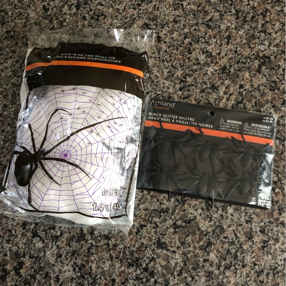 Halloween spiderweb & glittery spiders